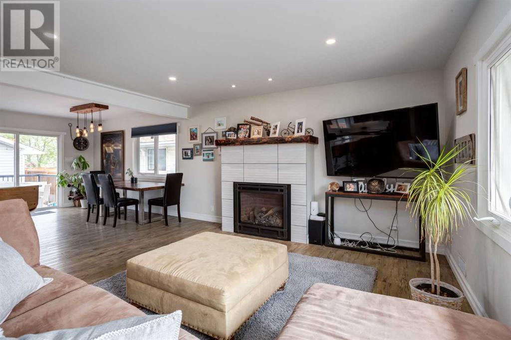 Single Family House 4 Level for Sale in   Avenue SW Rutland Park Calgary 