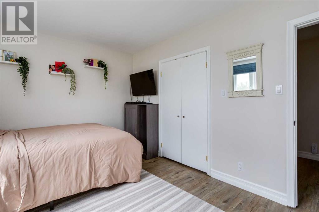 Single Family House 4 Level for Sale in   Avenue SW Rutland Park Calgary 