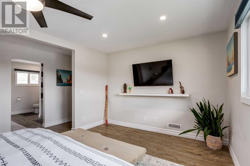 Single Family House 4 Level for Sale in   Avenue SW Rutland Park Calgary 