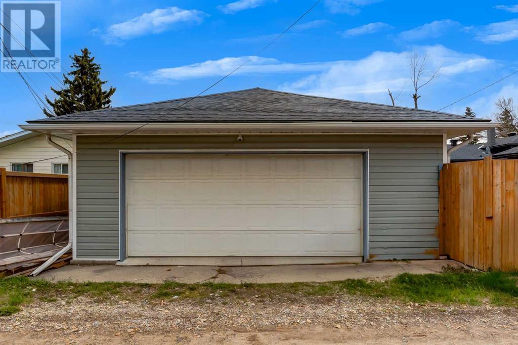 Single Family House 4 Level for Sale in   Avenue SW Rutland Park Calgary 