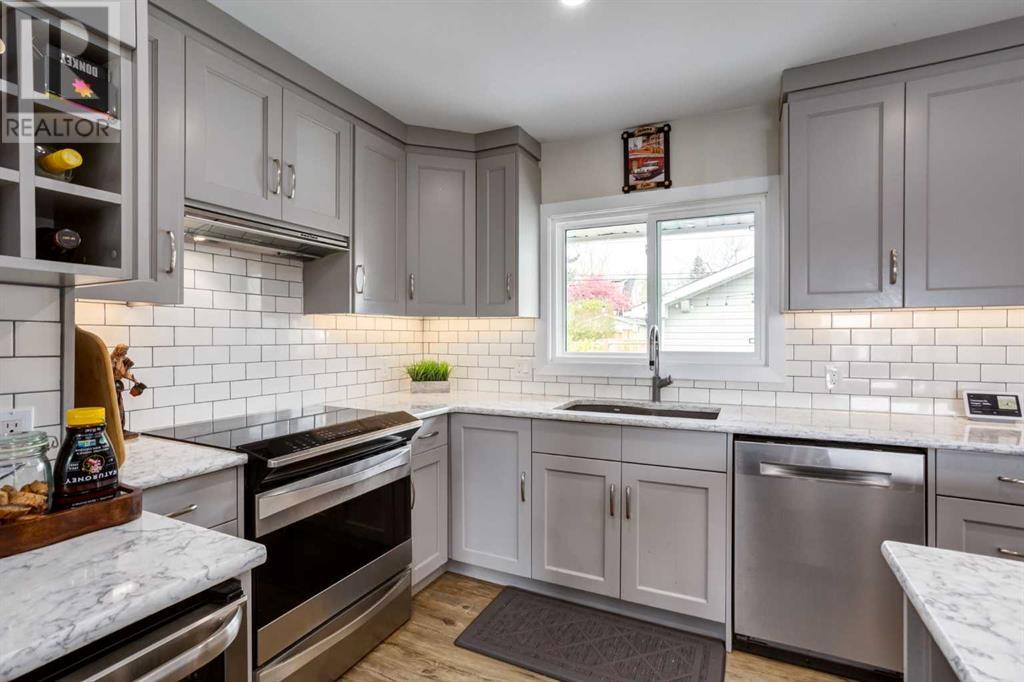 Single Family House 4 Level for Sale in   Avenue SW Rutland Park Calgary 