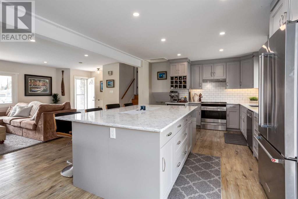 Single Family House 4 Level for Sale in   Avenue SW Rutland Park Calgary 