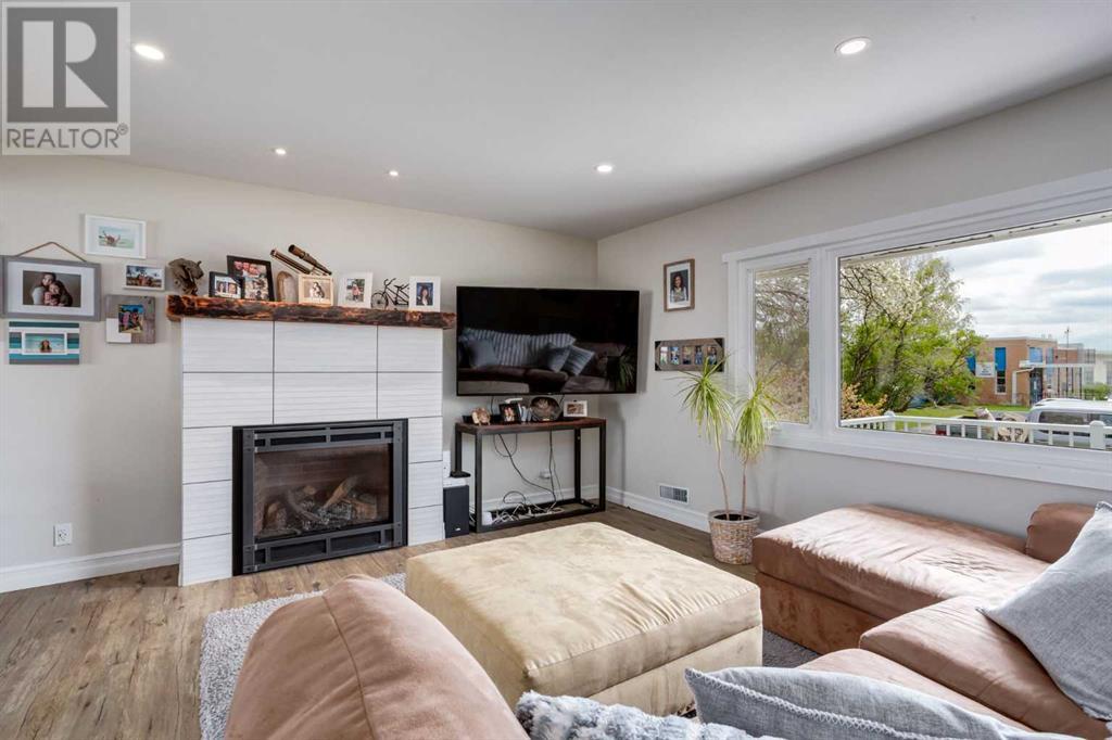 Single Family House 4 Level for Sale in   Avenue SW Rutland Park Calgary 
