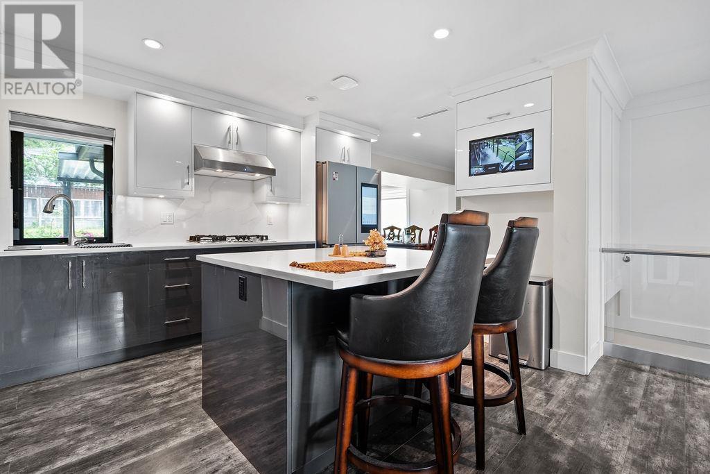 Photo 6 of 5811 Patrick Street, Burnaby BC