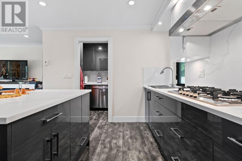 Photo 8 of 5811 Patrick Street, Burnaby BC