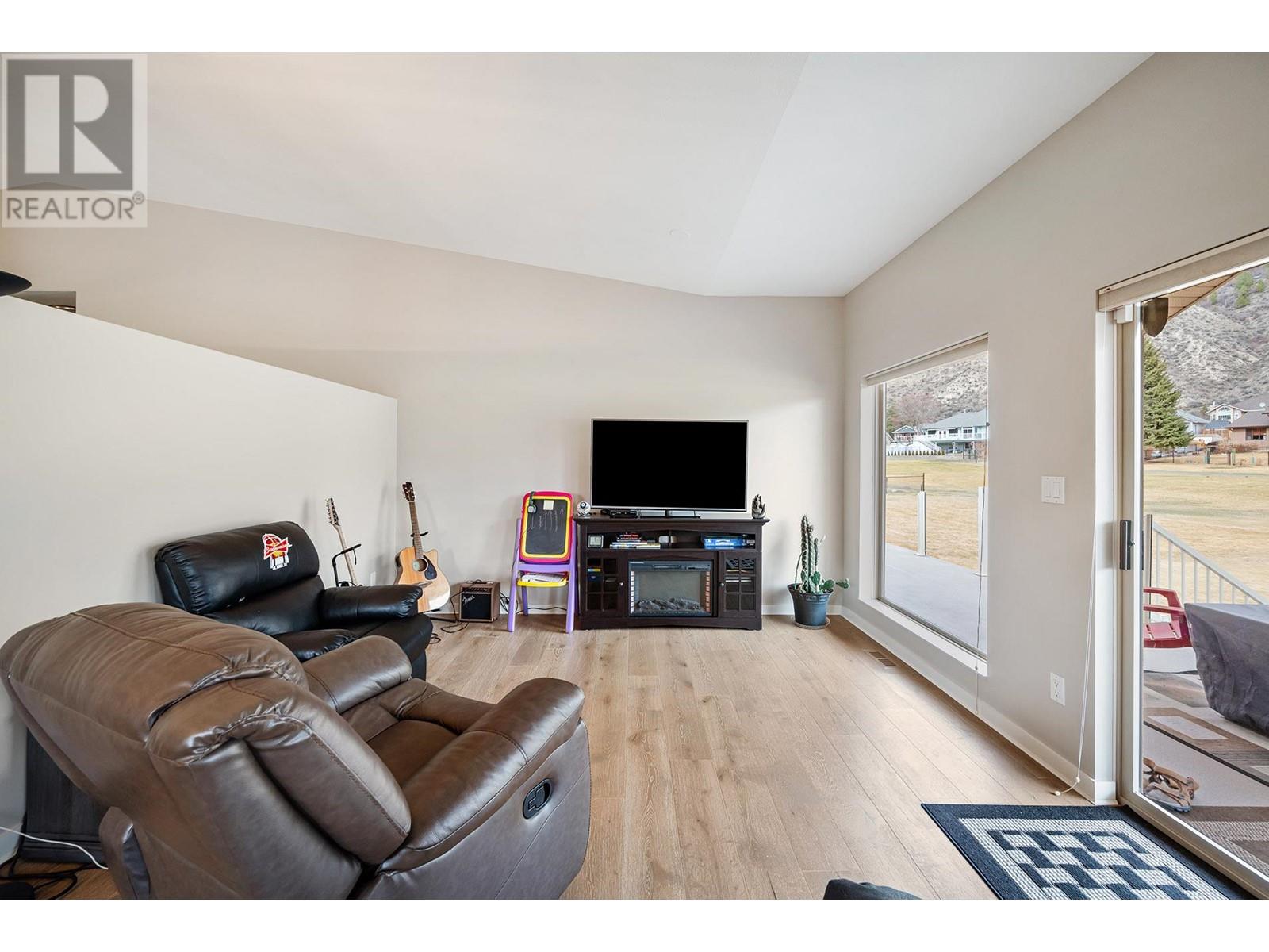 Photo 5 of 3744 Navatanee Drive, Kamloops BC