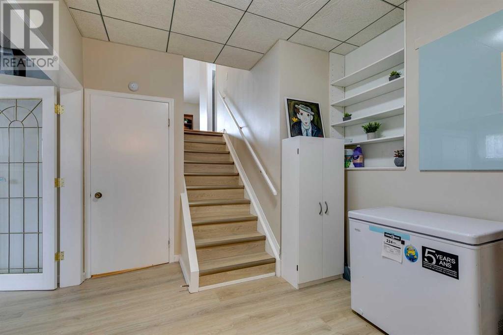 Single Family House 4 Level for Sale in  Bedridge Road NE Beddington Heights Calgary 