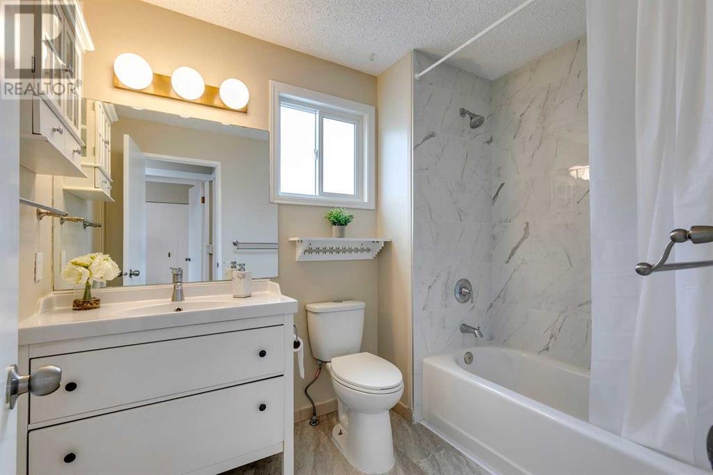 Single Family House 4 Level for Sale in  Bedridge Road NE Beddington Heights Calgary 