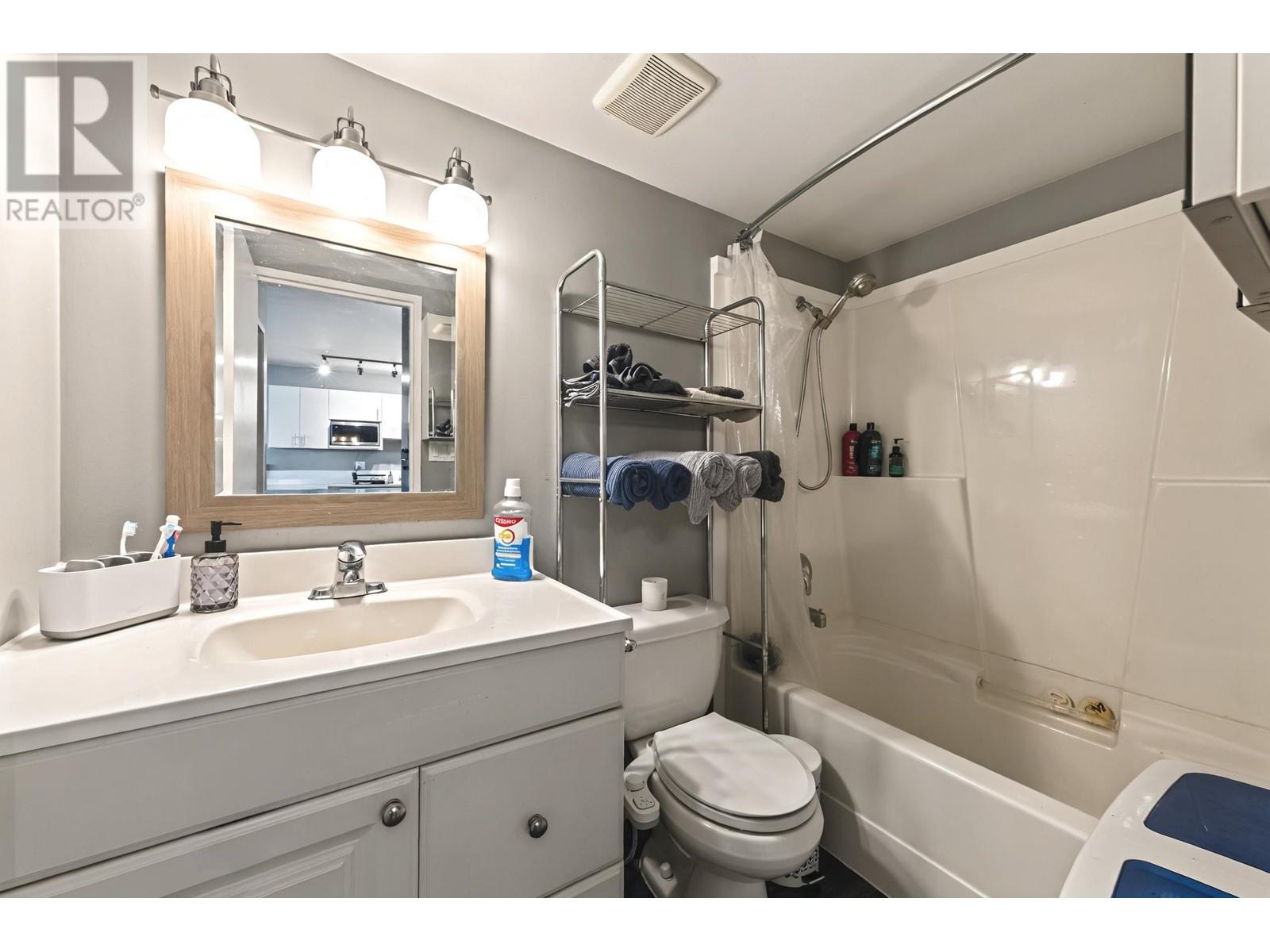 Photo 3 of 301 1209 Howie Avenue, Coquitlam BC