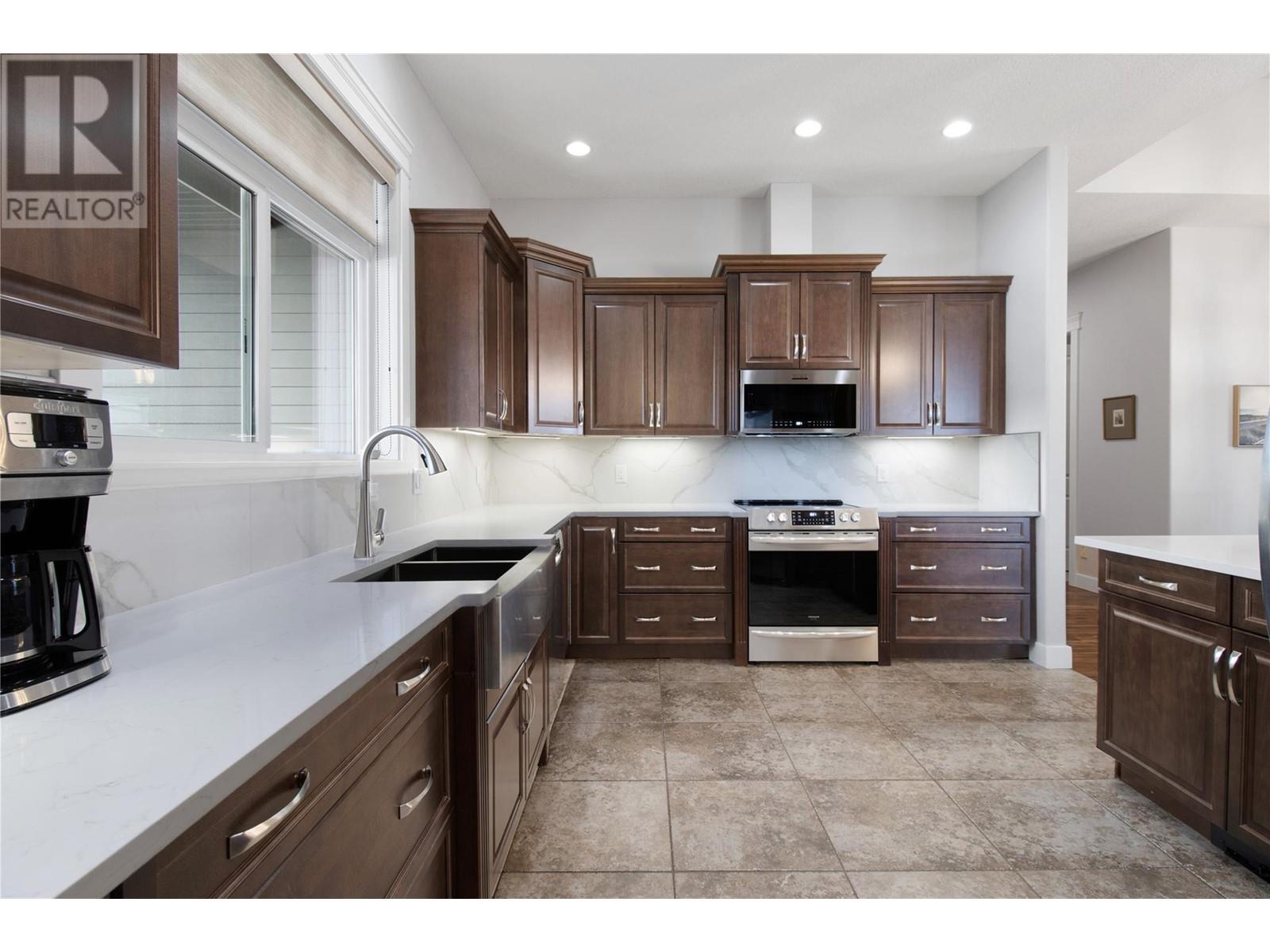 2582 St. Andrews Street, Blind Bay