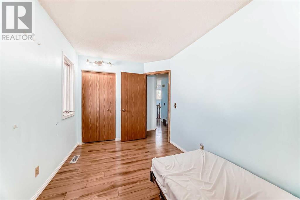 Single Family House for Sale in  Applewood Drive SE Applewood Park Calgary 