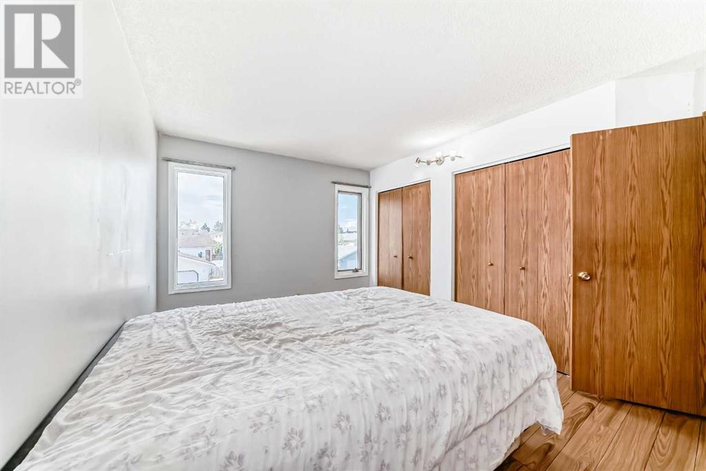 Single Family House for Sale in  Applewood Drive SE Applewood Park Calgary 