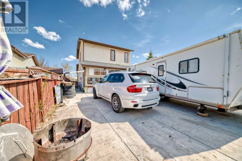 Single Family House for Sale in  Applewood Drive SE Applewood Park Calgary 