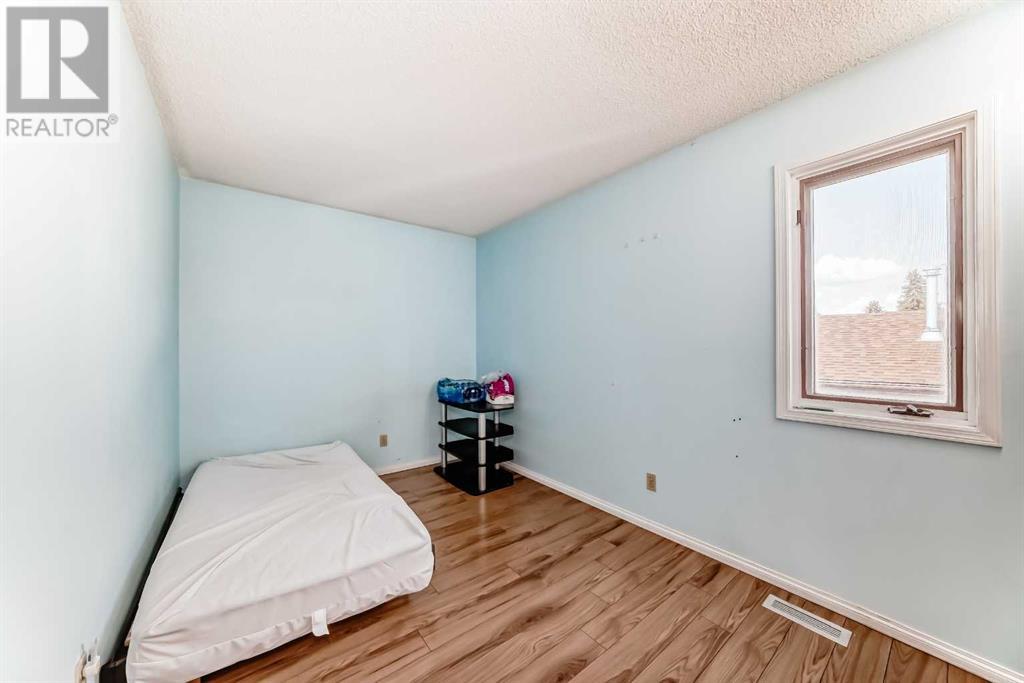 Single Family House for Sale in  Applewood Drive SE Applewood Park Calgary 