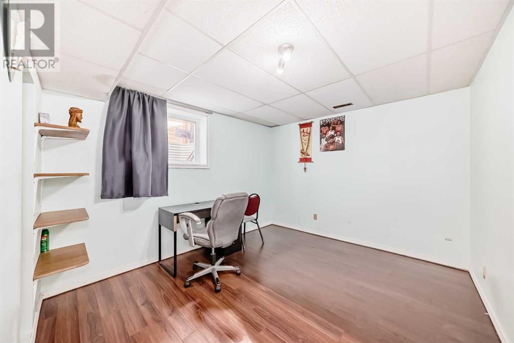 Single Family House for Sale in  Applewood Drive SE Applewood Park Calgary 