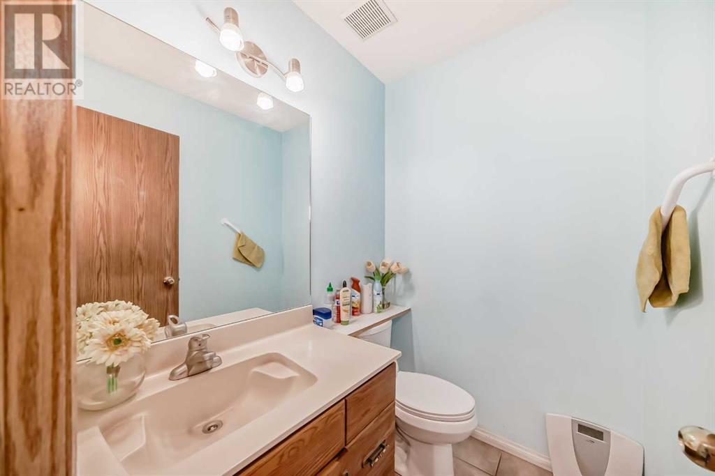 Single Family House for Sale in  Applewood Drive SE Applewood Park Calgary 