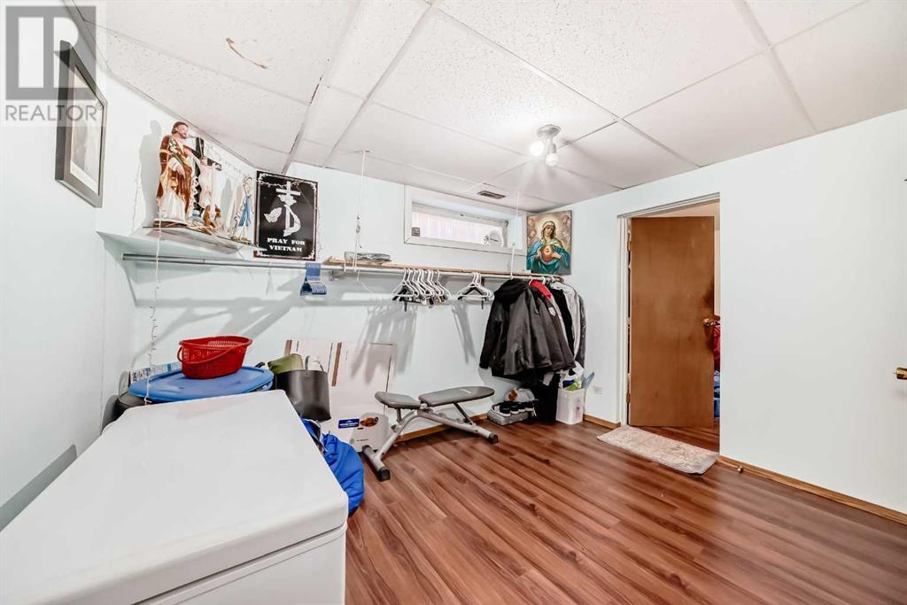 Single Family House for Sale in  Applewood Drive SE Applewood Park Calgary 