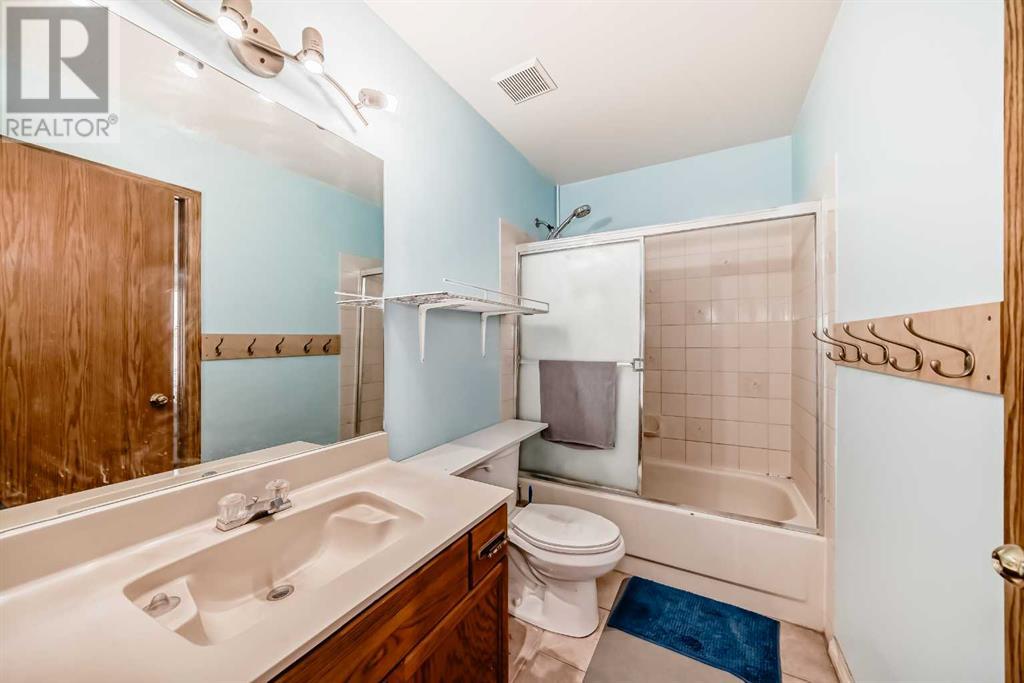 Single Family House for Sale in  Applewood Drive SE Applewood Park Calgary 