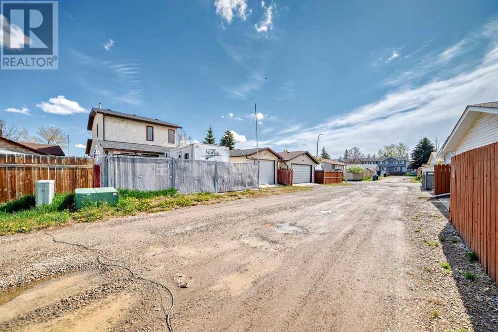 Single Family House for Sale in  Applewood Drive SE Applewood Park Calgary 