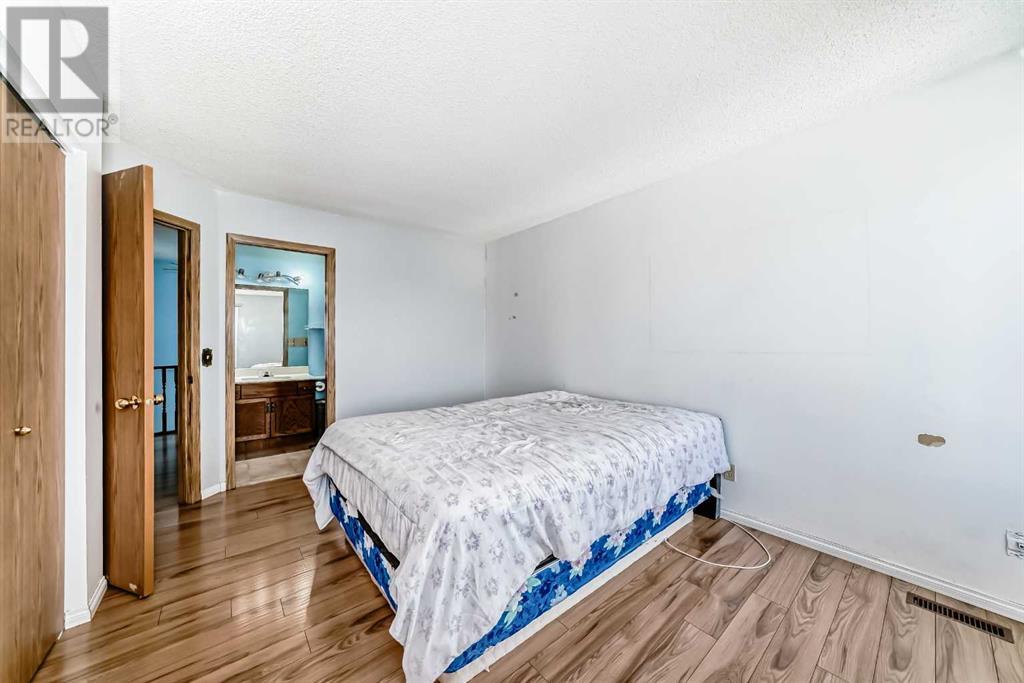 Single Family House for Sale in  Applewood Drive SE Applewood Park Calgary 