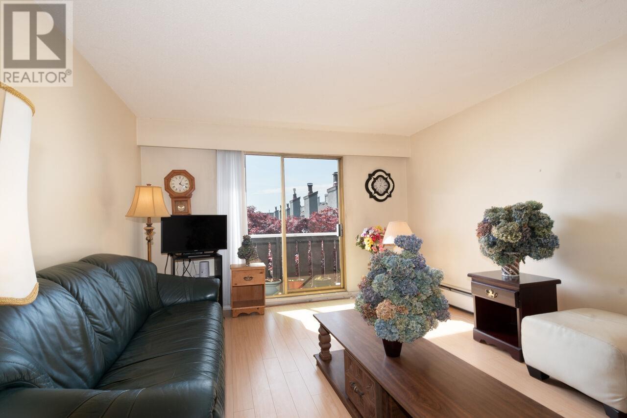Photo 9 of 114 1345 Chesterfield Avenue, North Vancouver BC