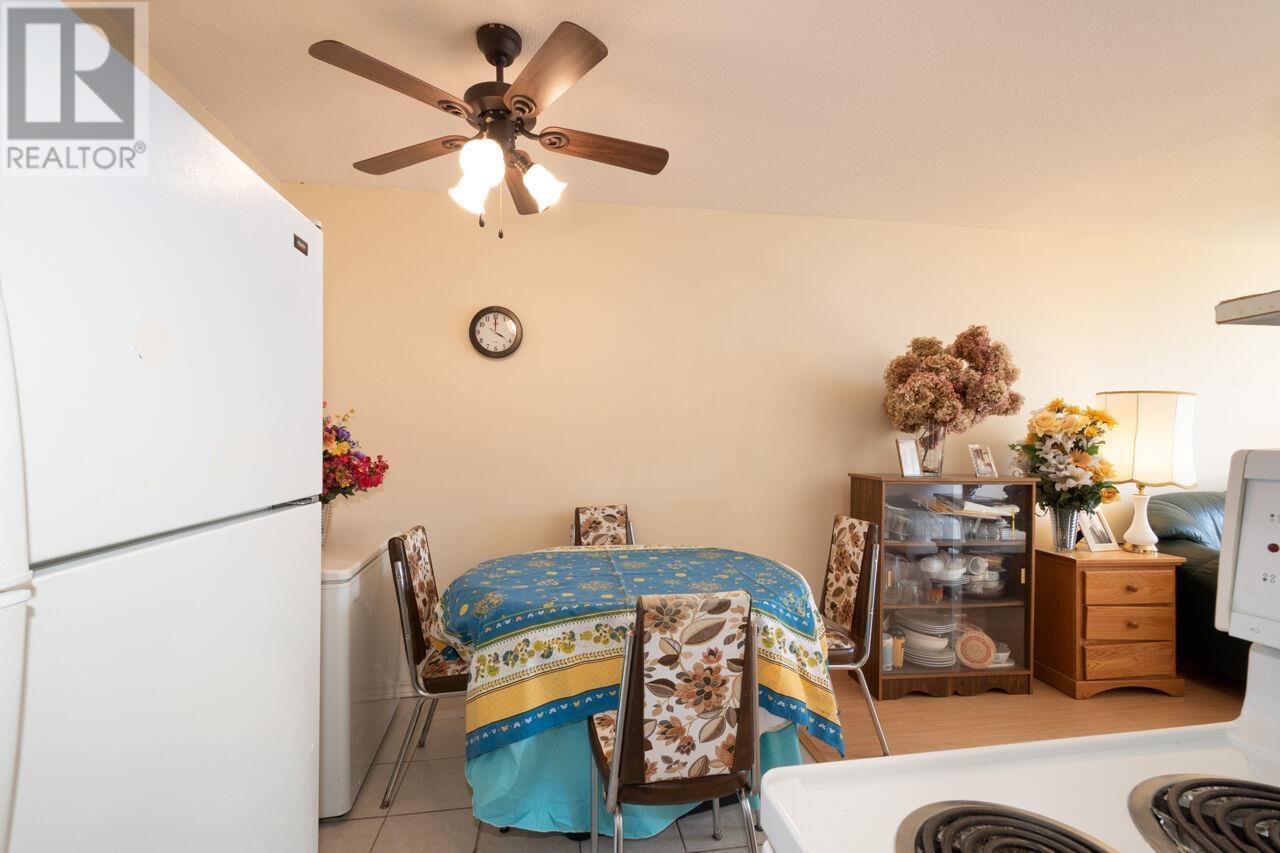Photo 13 of 114 1345 Chesterfield Avenue, North Vancouver BC