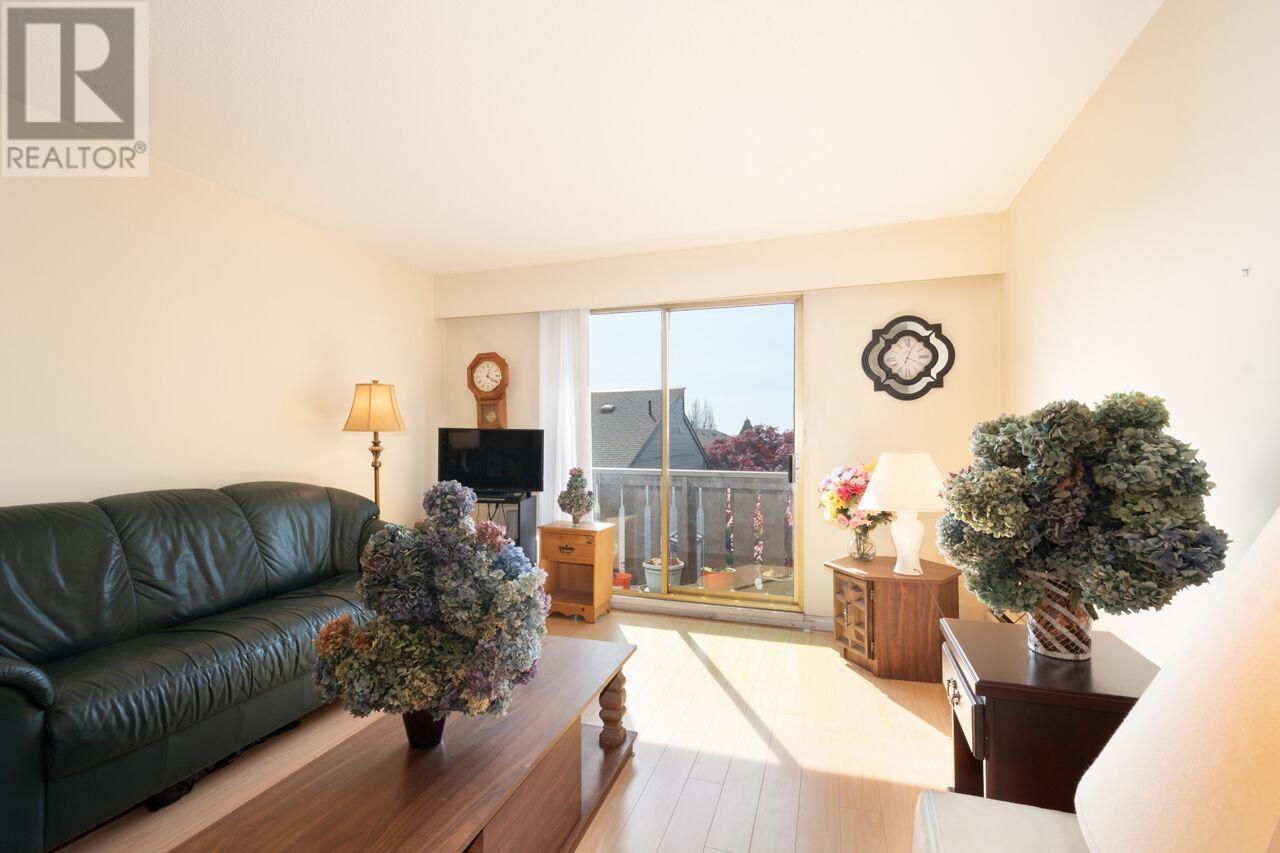 Photo 8 of 114 1345 Chesterfield Avenue, North Vancouver BC