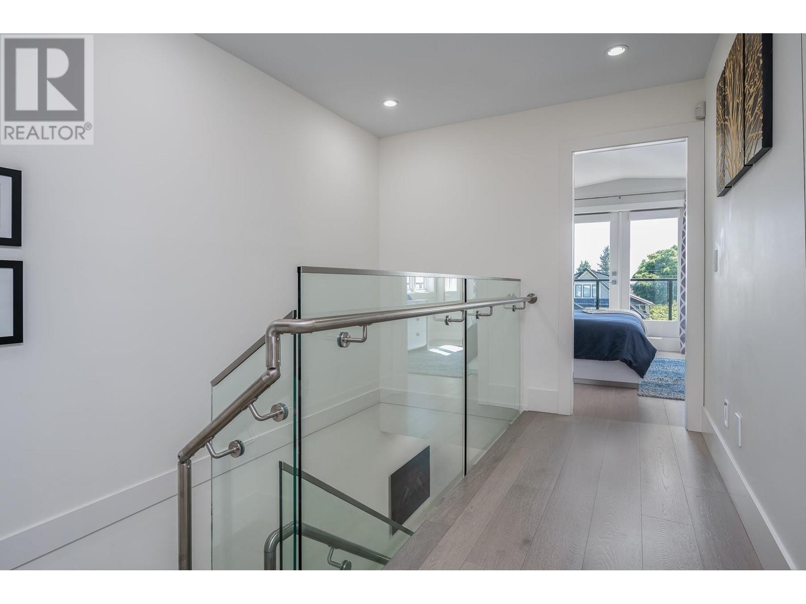 330 E 8TH STREET, North Vancouver