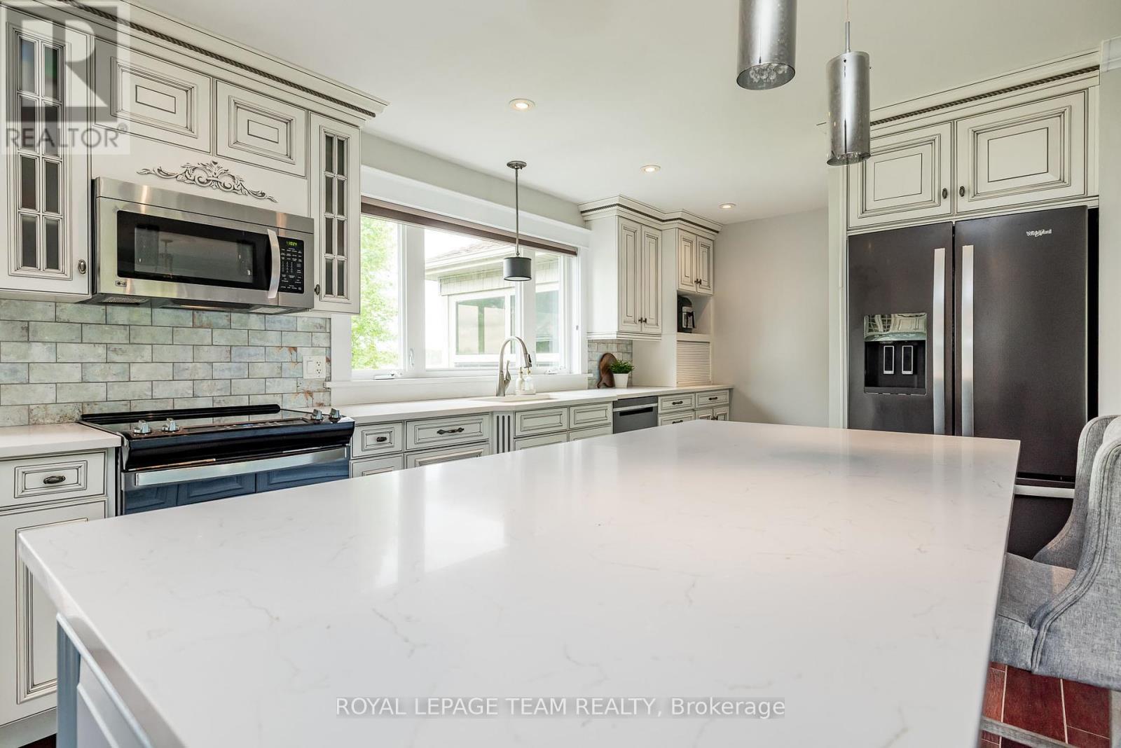 Photo 14 of 318 Broadway Street W, Merrickvillewolford ON