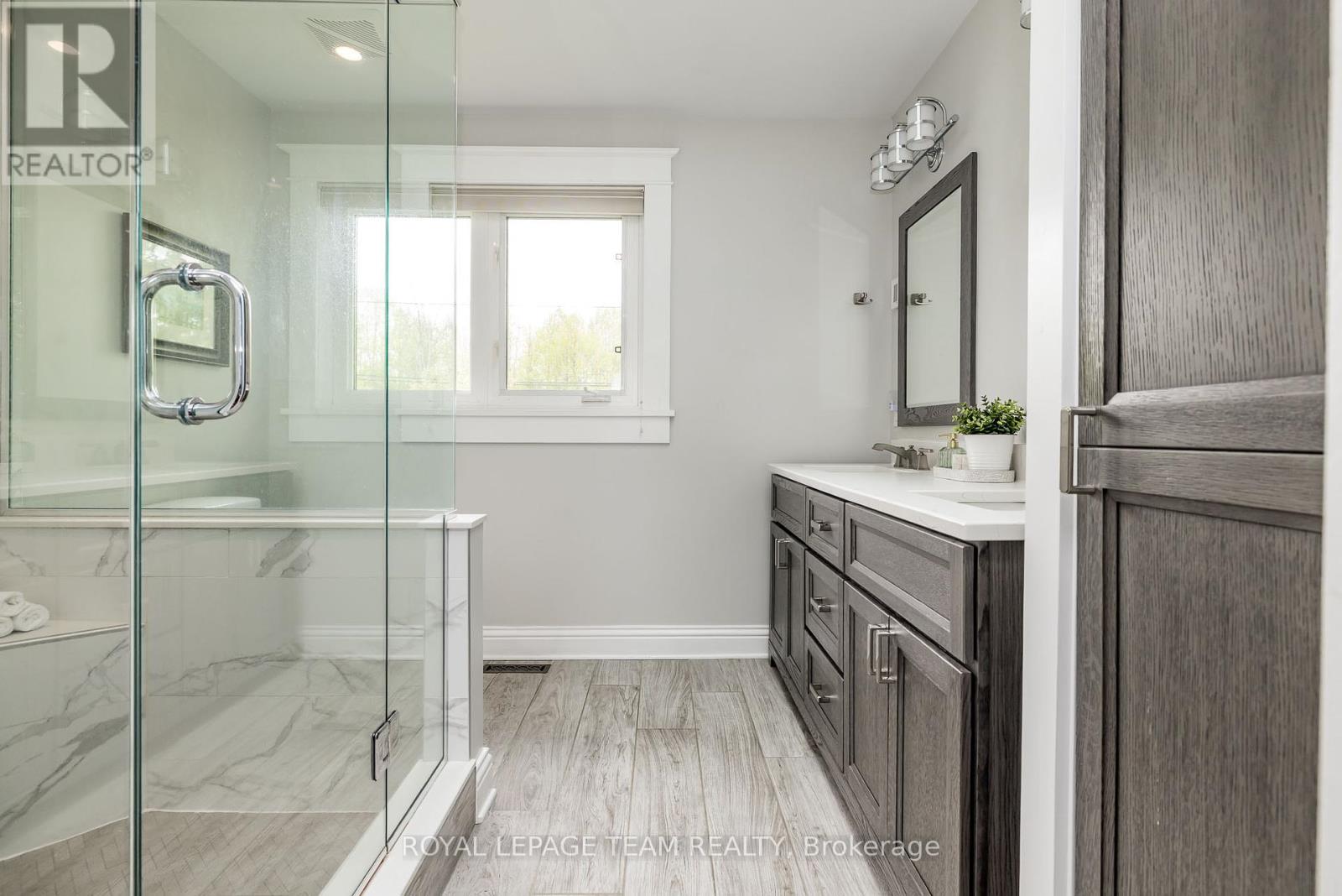 Photo 19 of 318 Broadway Street W, Merrickvillewolford ON