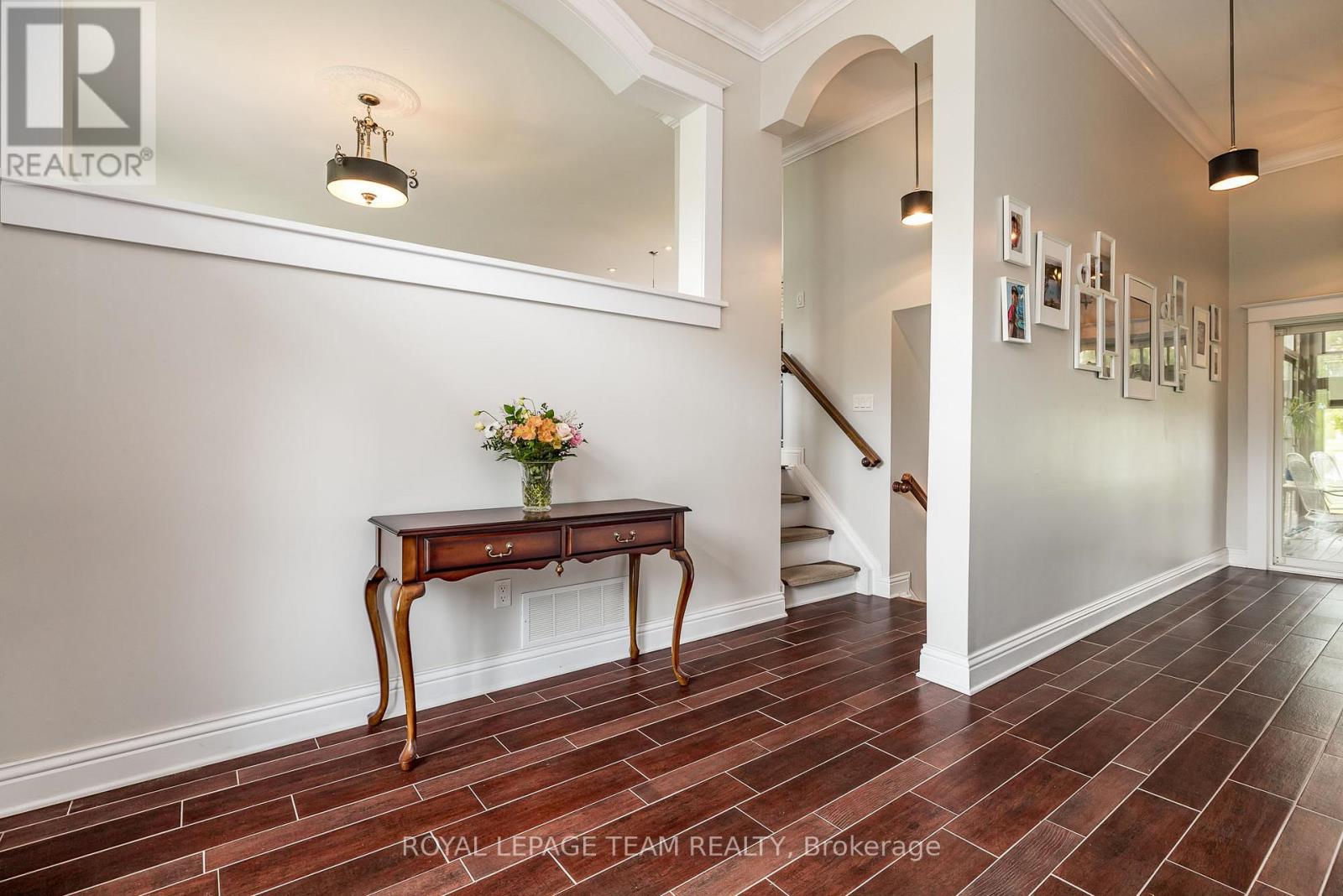 Photo 5 of 318 Broadway Street W, Merrickvillewolford ON