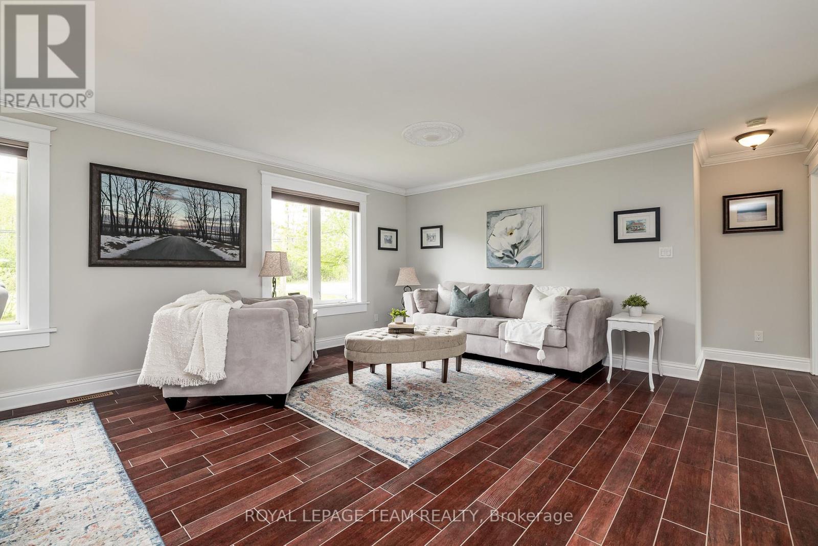 Photo 13 of 318 Broadway Street W, Merrickvillewolford ON