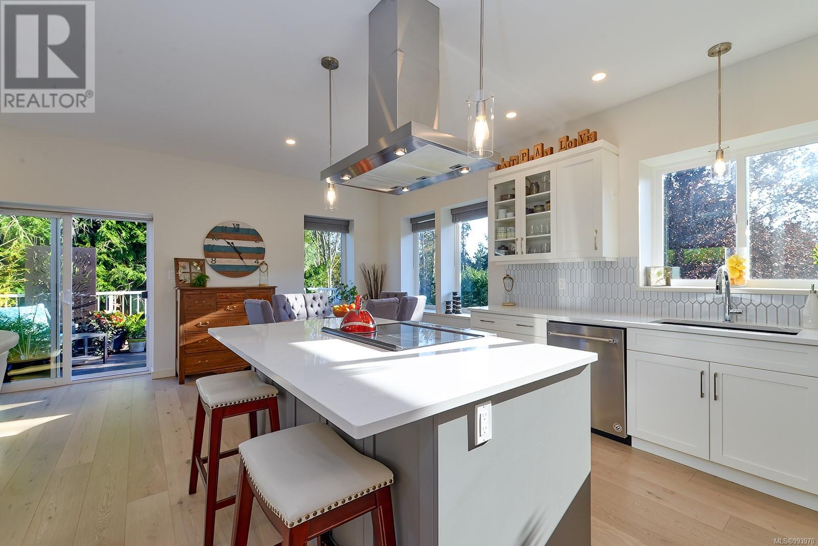 Photo 16 of 167 Bayridge Pl, Bowser BC