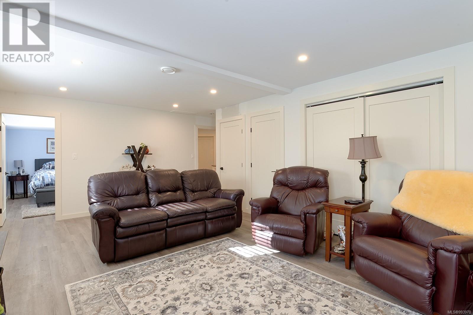 Photo 7 of 167 Bayridge Pl, Bowser BC