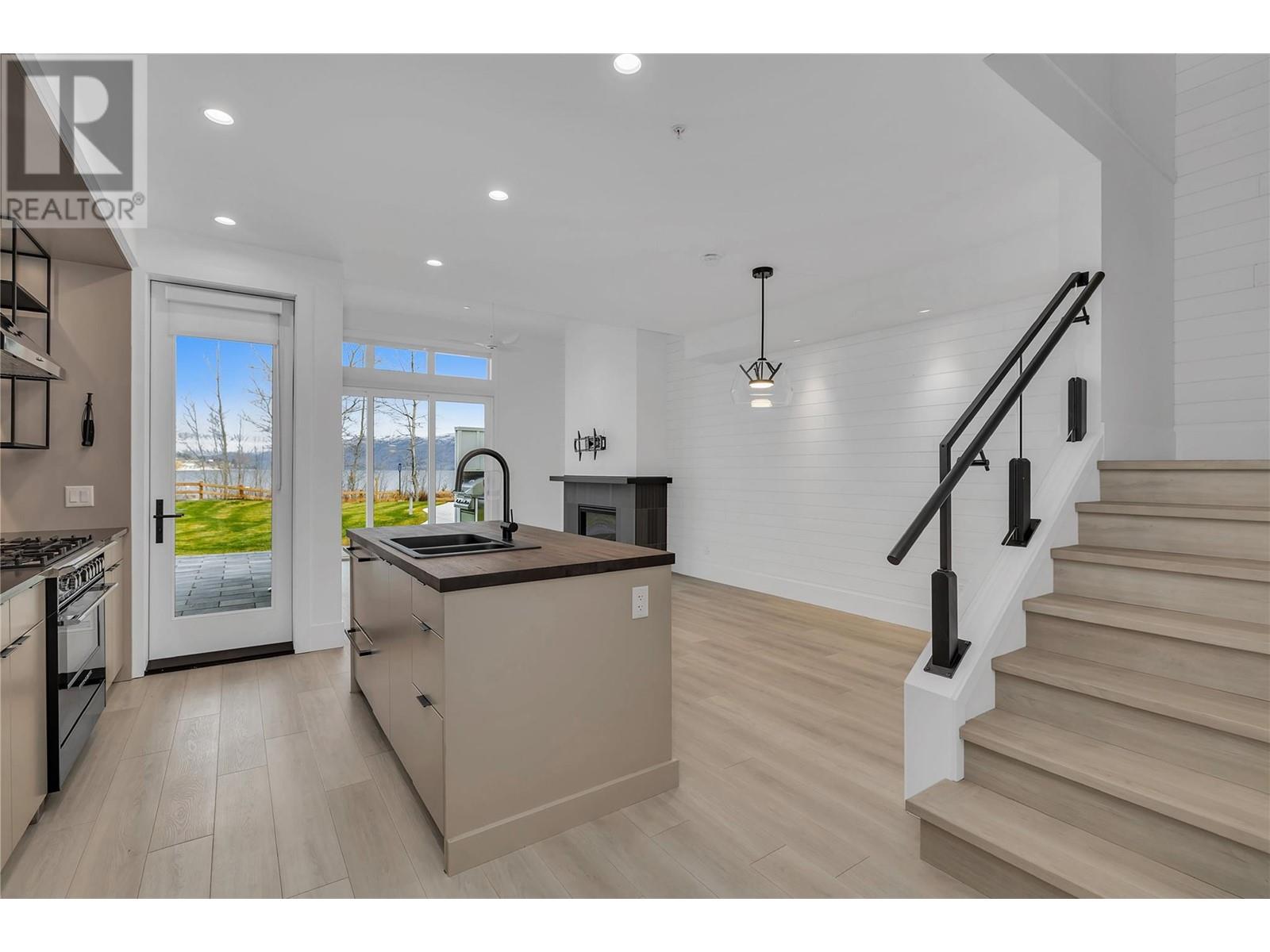  3270 Landry Crescent, Summerland