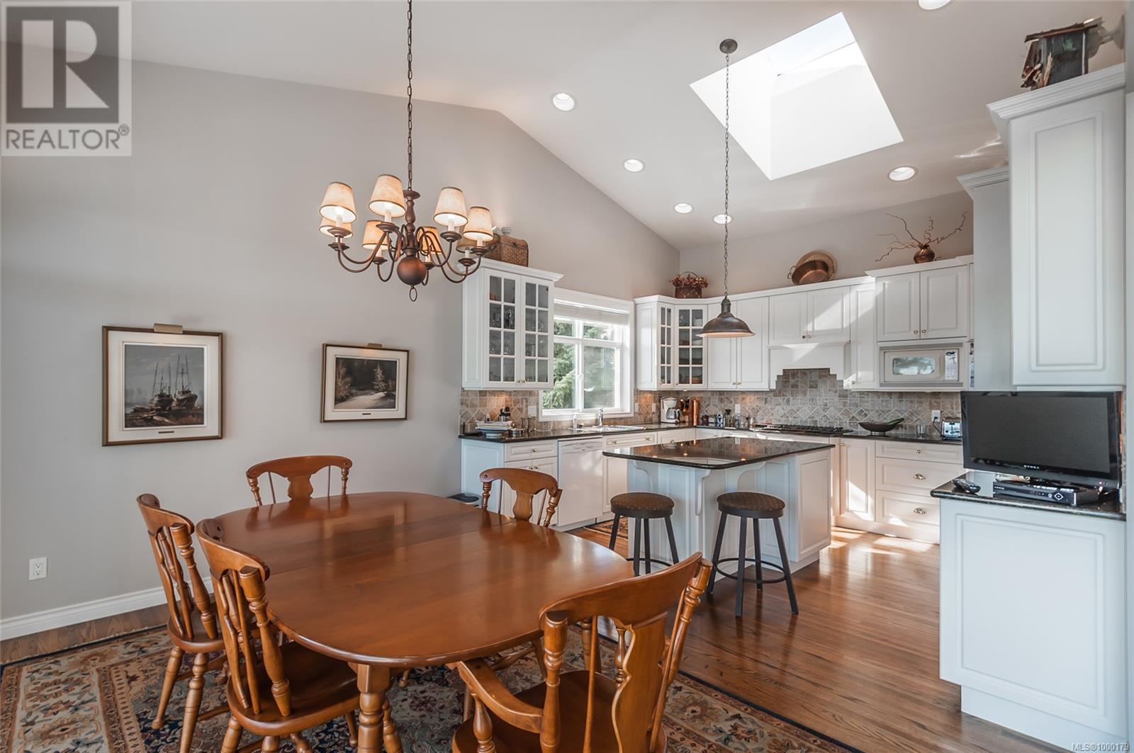 Photo 11 of 3748 Glen Oaks Dr, Nanaimo BC
