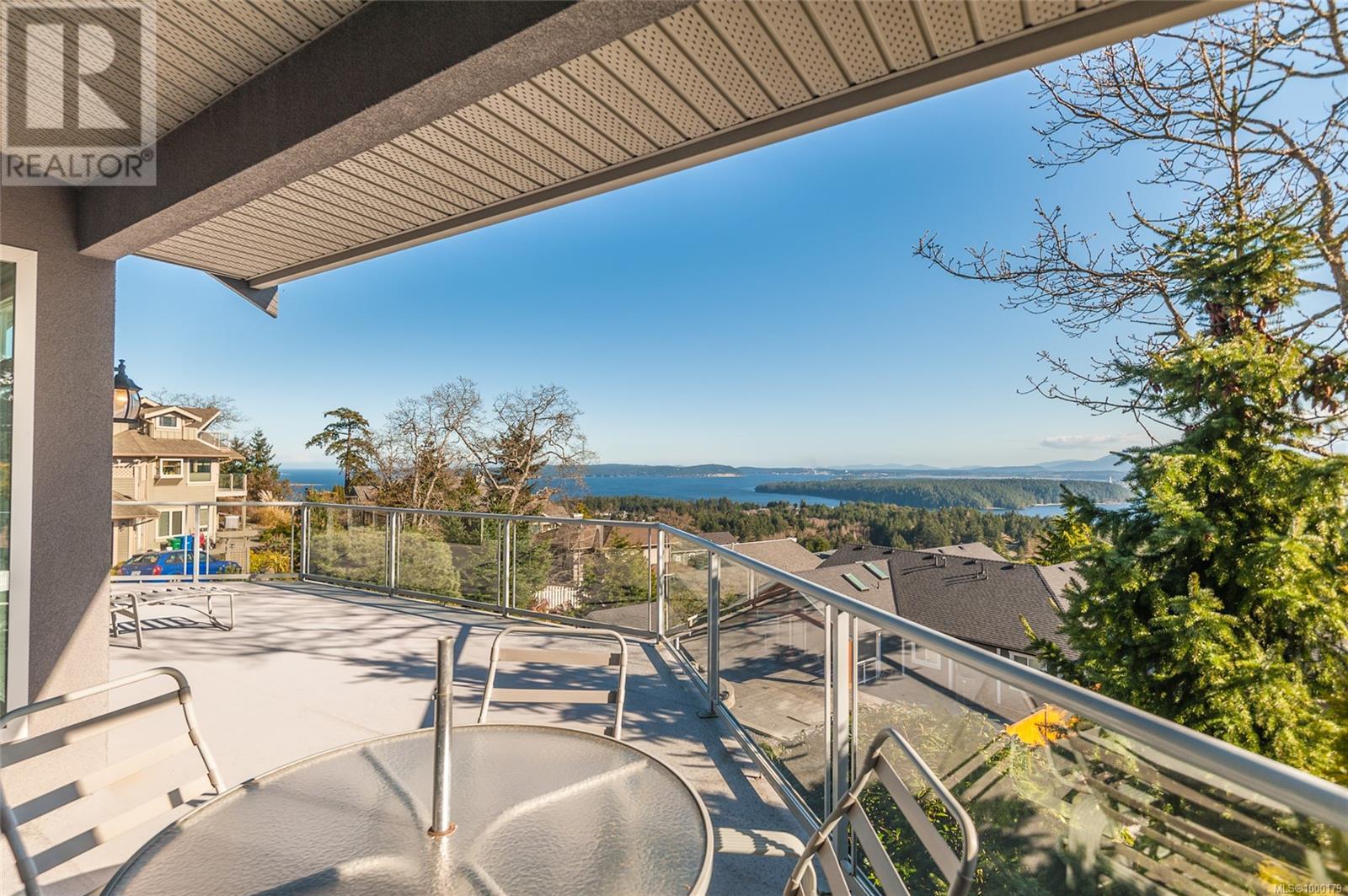Photo 3 of 3748 Glen Oaks Dr, Nanaimo BC