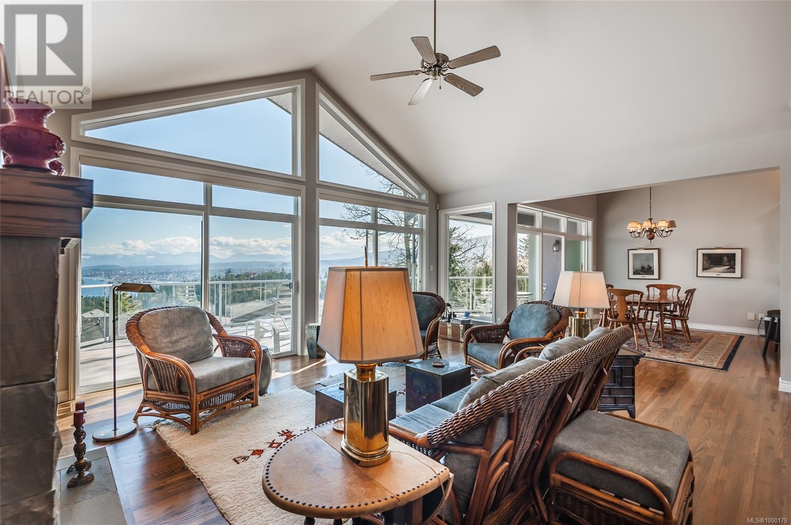 Photo 5 of 3748 Glen Oaks Dr, Nanaimo BC