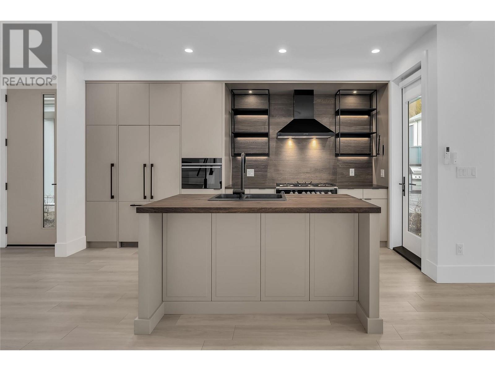  3270 Landry Crescent, Summerland