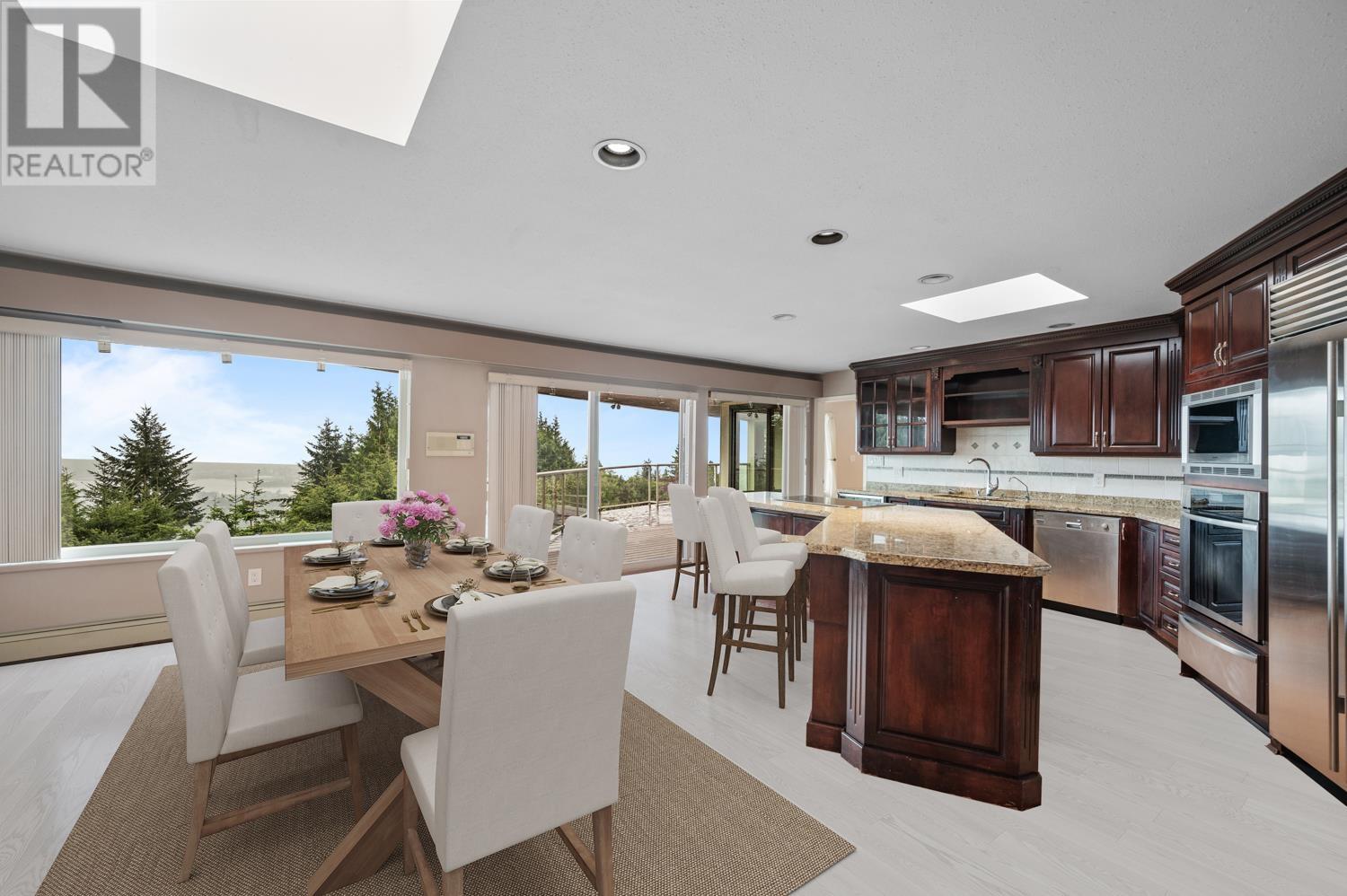 Photo 8 of 1151 Millstream Road, West Vancouver BC