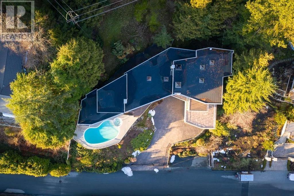 Photo 3 of 1151 Millstream Road, West Vancouver BC