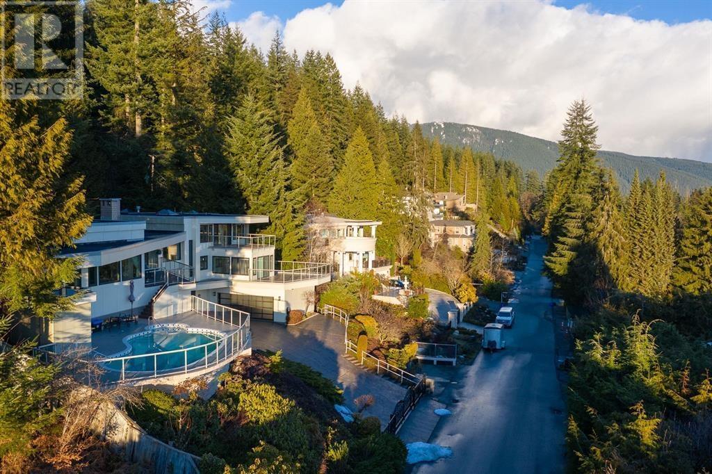 Photo 4 of 1151 Millstream Road, West Vancouver BC