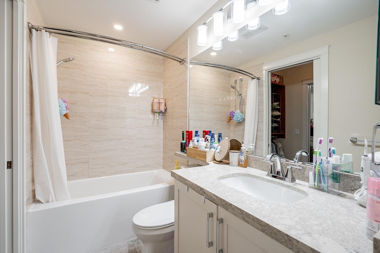 Photo 20 of 303 20367 85 Avenue, Langley BC