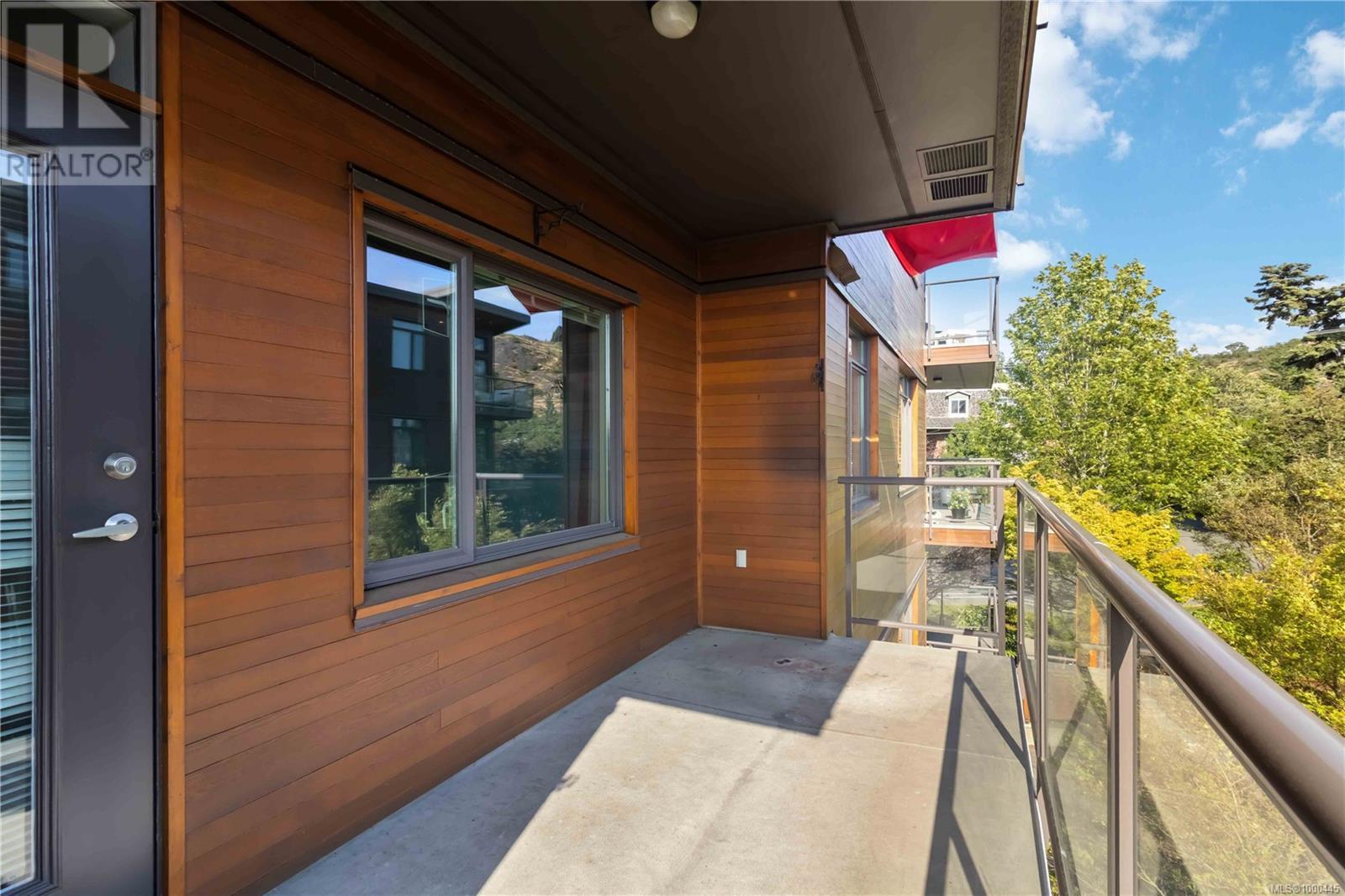 302 3614 Richmond Rd, Saanich