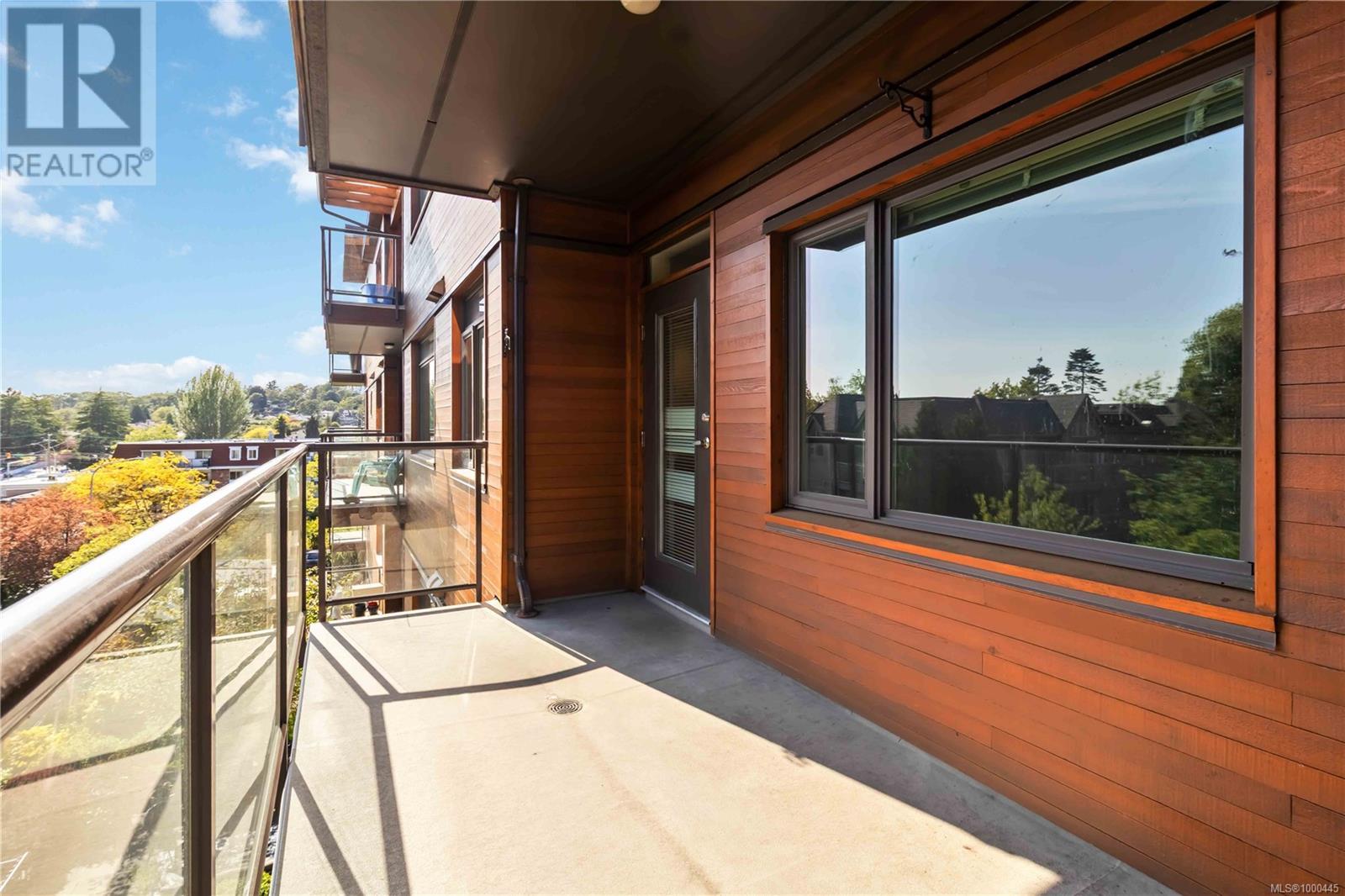 302 3614 Richmond Rd, Saanich
