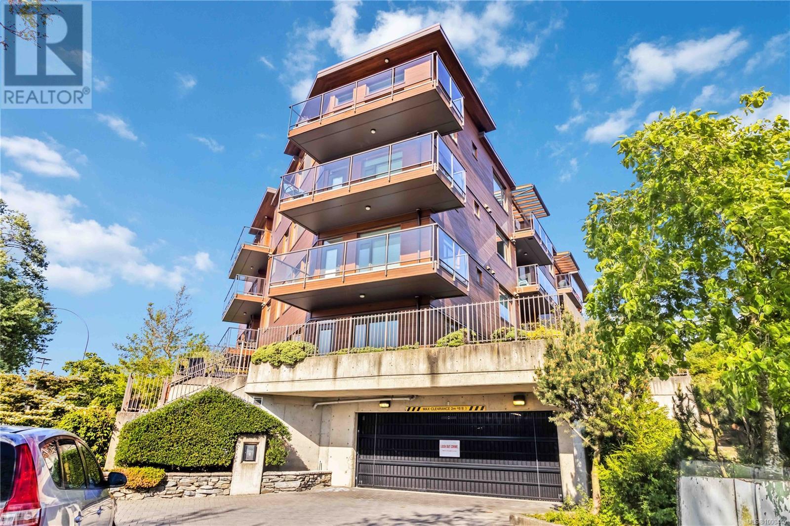 302 3614 Richmond Rd, Saanich