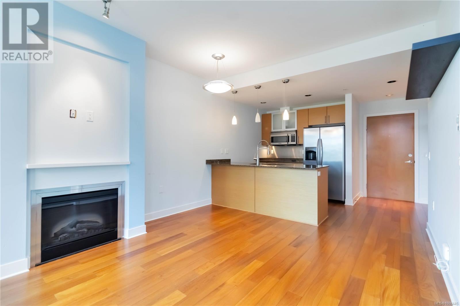 302 3614 Richmond Rd, Saanich