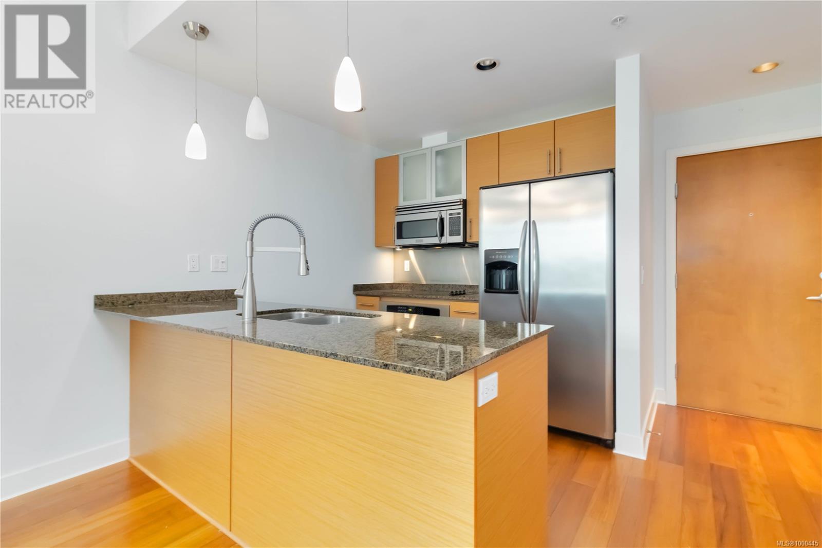 302 3614 Richmond Rd, Saanich