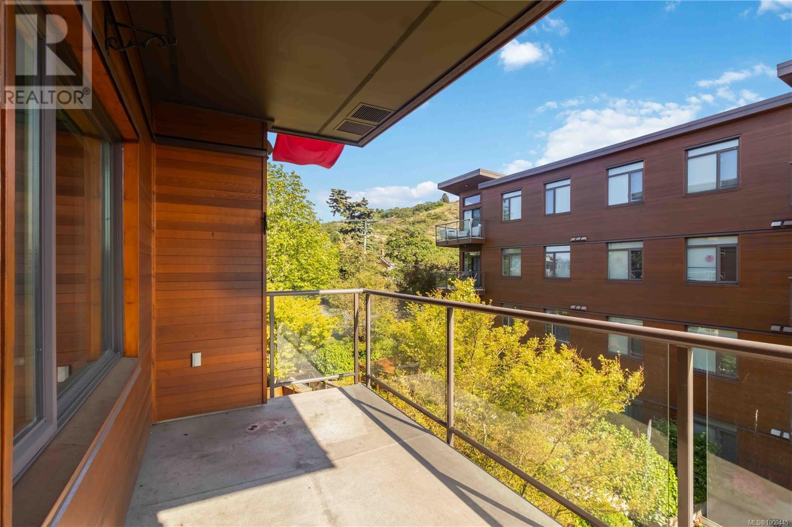 302 3614 Richmond Rd, Saanich
