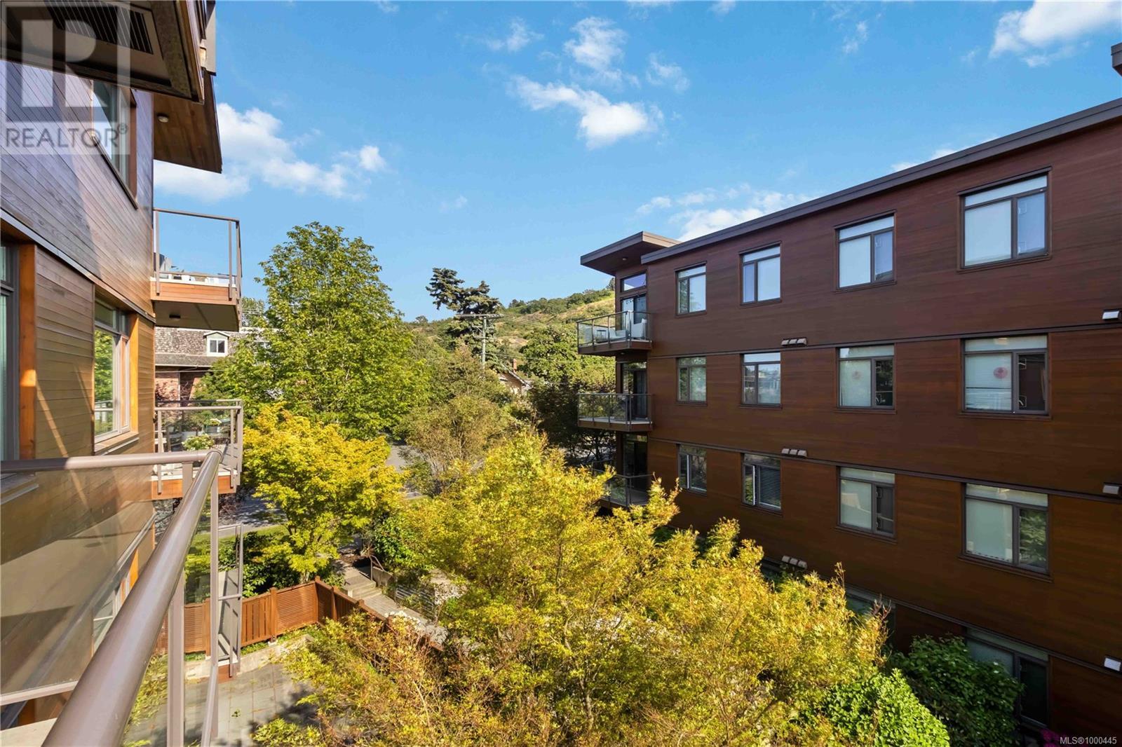 302 3614 Richmond Rd, Saanich